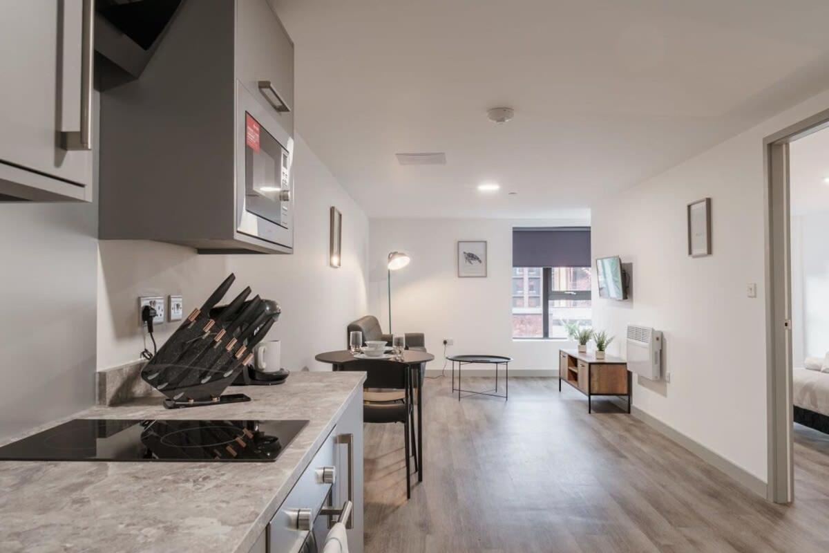 Modern 1 Bed Apartment In Liverpool Centre Экстерьер фото