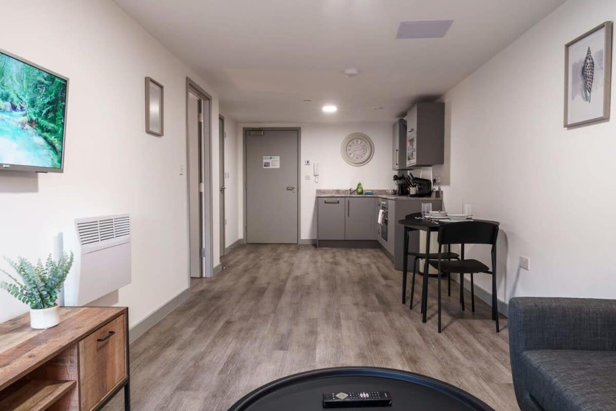 Modern 1 Bed Apartment In Liverpool Centre Экстерьер фото